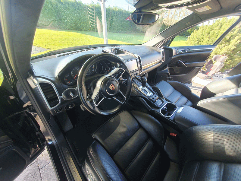 Read more about the article Professionelle Porsche Reinigung Schweiz