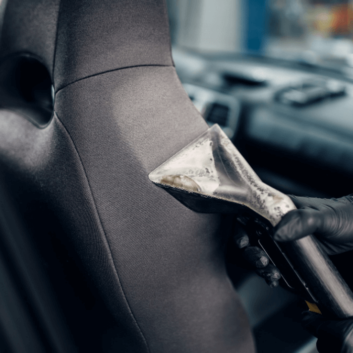 Read more about the article Rauchgeruch im Auto entfernen
